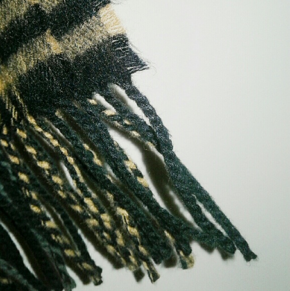 Wilsons Black Rivet Plaid Scarf - Picture 3 of 3